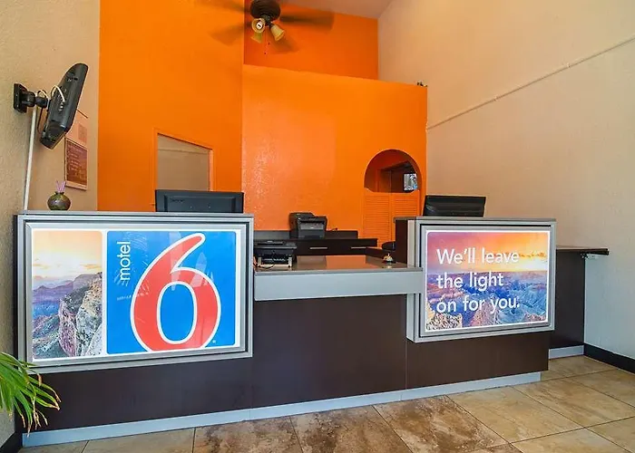 6 Chandler Hotel 2*