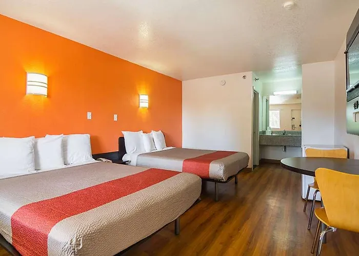 Hotel 6 Chandler