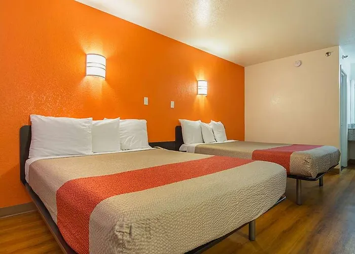 6 Chandler Hotel Prado del Sol