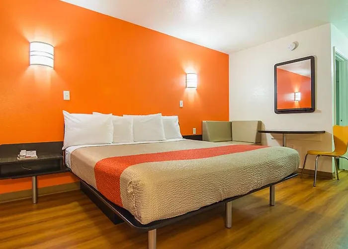 6 Chandler Hotel 2*
