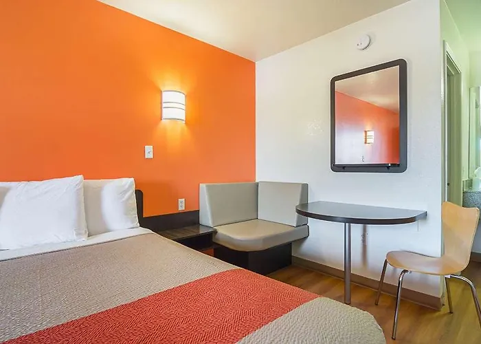 Hotel 6 Chandler Prado del Sol