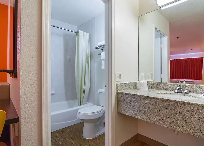 6 Chandler Hotel Prado del Sol