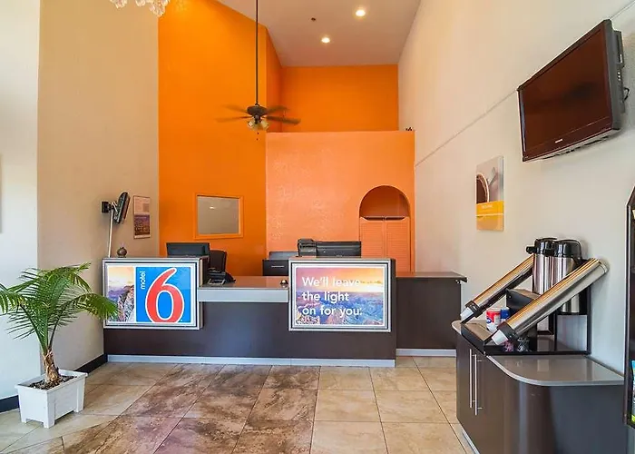 6 Chandler Hotel Prado del Sol