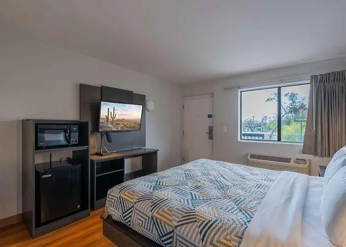 6 Chandler Hotel 2*