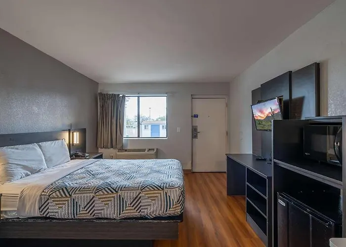 6 Chandler Hotel Prado del Sol