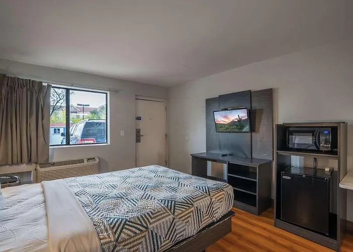 6 Chandler Hotel 2*