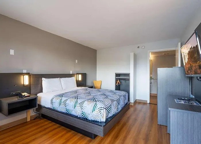 Hotel 6 Chandler 2*